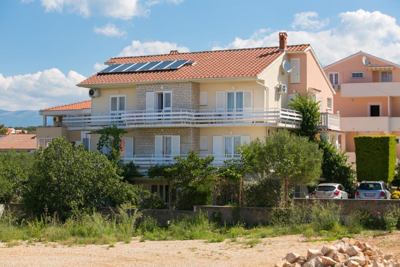 F• R• I• E• N• D• S• Bed & Breakfast Novalja Exterior foto
