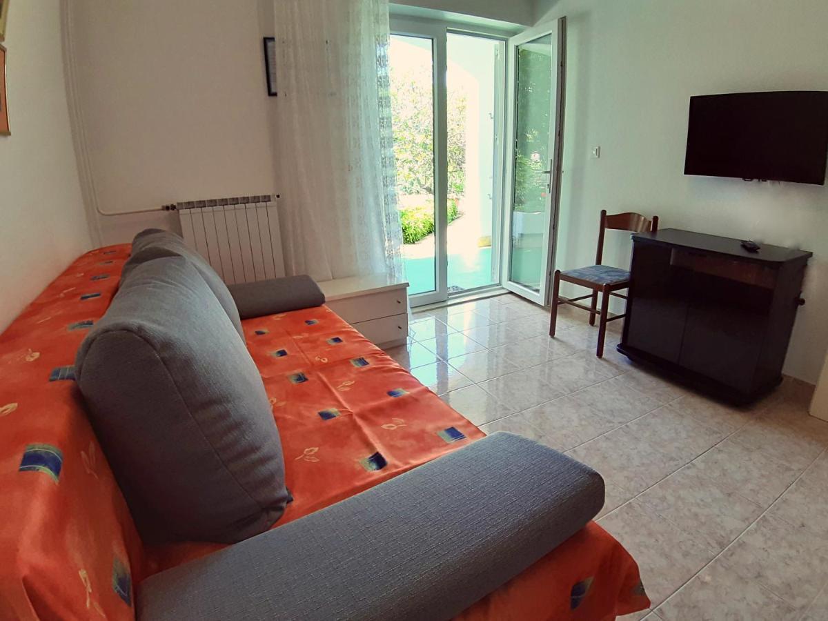 F• R• I• E• N• D• S• Bed & Breakfast Novalja Exterior foto