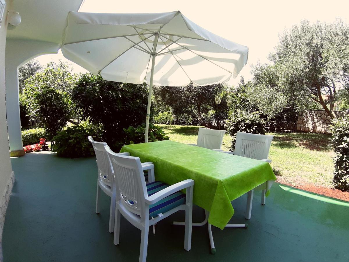 F• R• I• E• N• D• S• Bed & Breakfast Novalja Exterior foto