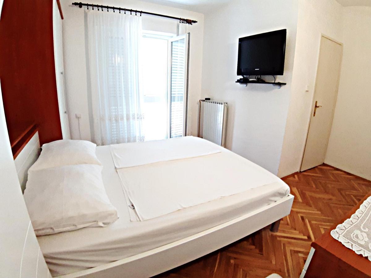 F• R• I• E• N• D• S• Bed & Breakfast Novalja Exterior foto