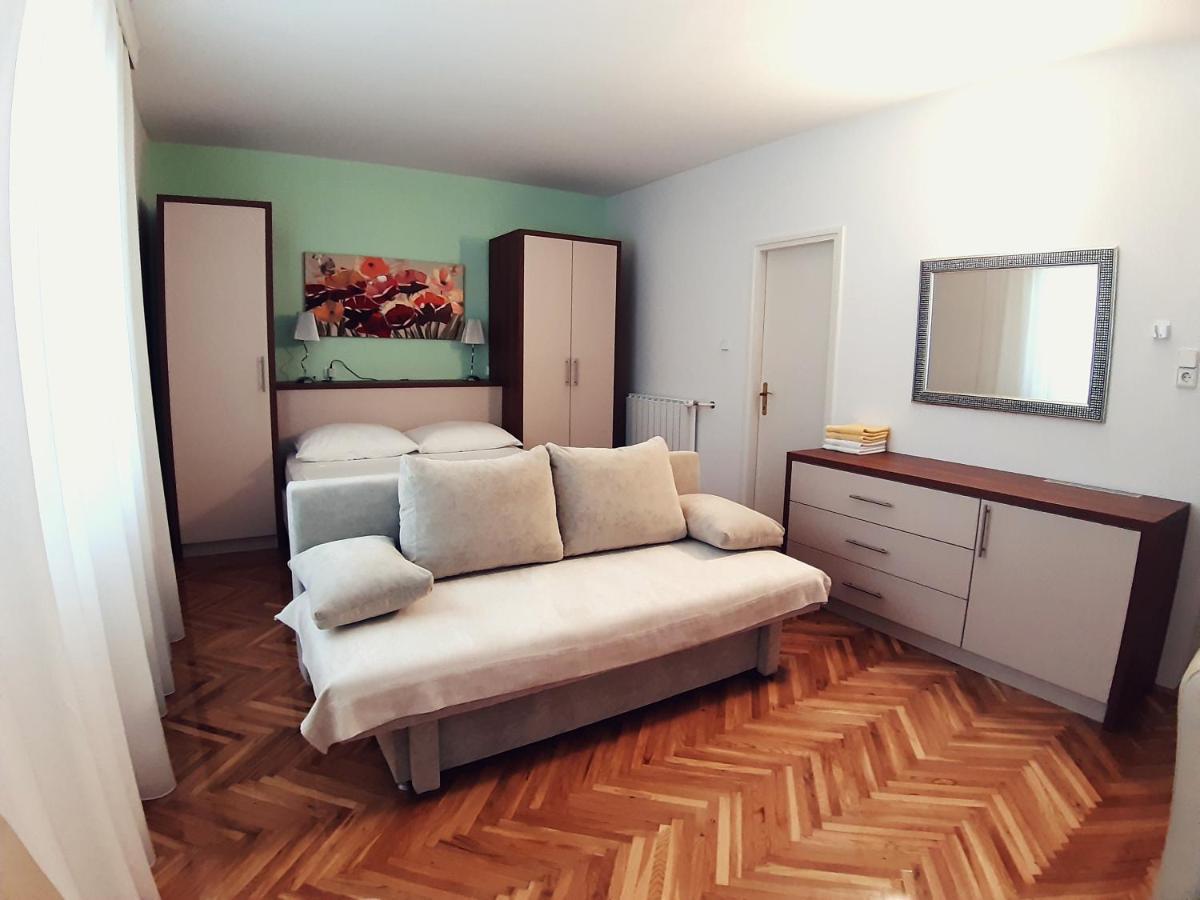 F• R• I• E• N• D• S• Bed & Breakfast Novalja Exterior foto