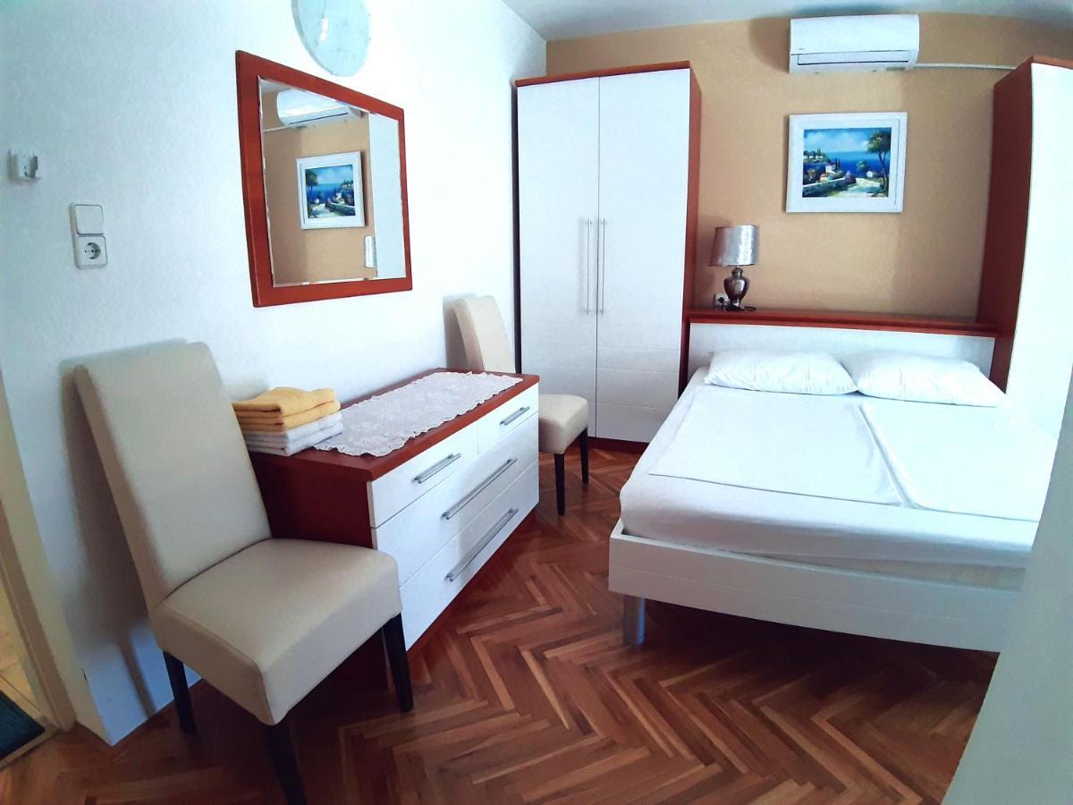F• R• I• E• N• D• S• Bed & Breakfast Novalja Exterior foto