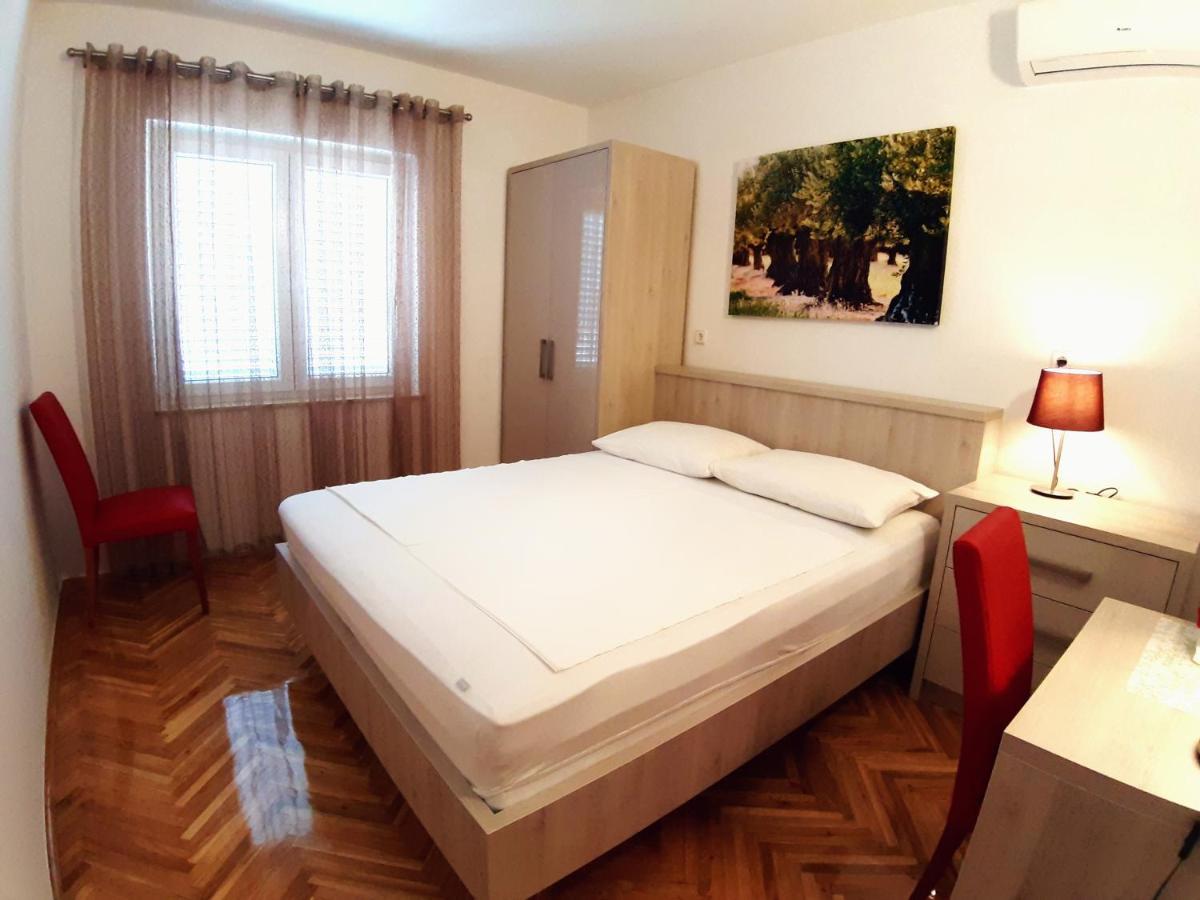 F• R• I• E• N• D• S• Bed & Breakfast Novalja Exterior foto