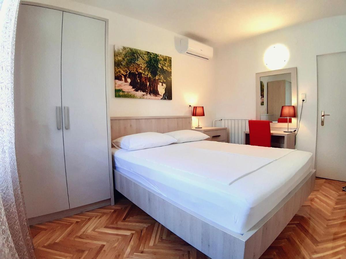 F• R• I• E• N• D• S• Bed & Breakfast Novalja Exterior foto