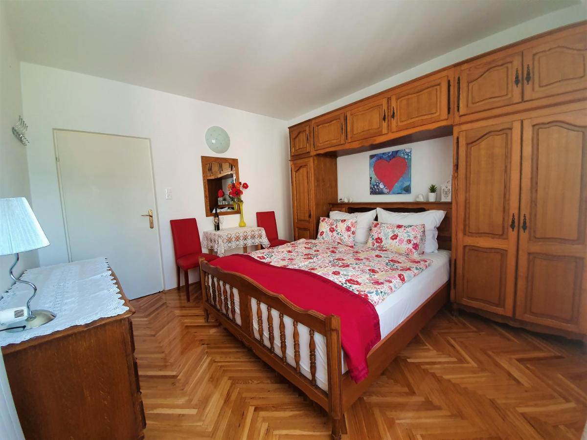 F• R• I• E• N• D• S• Bed & Breakfast Novalja Exterior foto