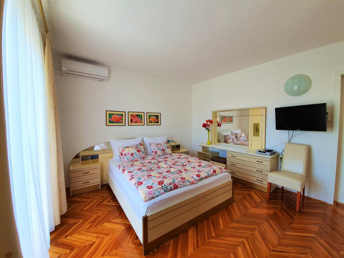 F• R• I• E• N• D• S• Bed & Breakfast Novalja Exterior foto