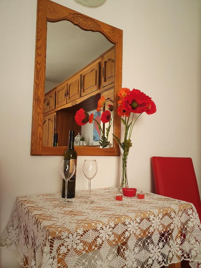 F• R• I• E• N• D• S• Bed & Breakfast Novalja Exterior foto