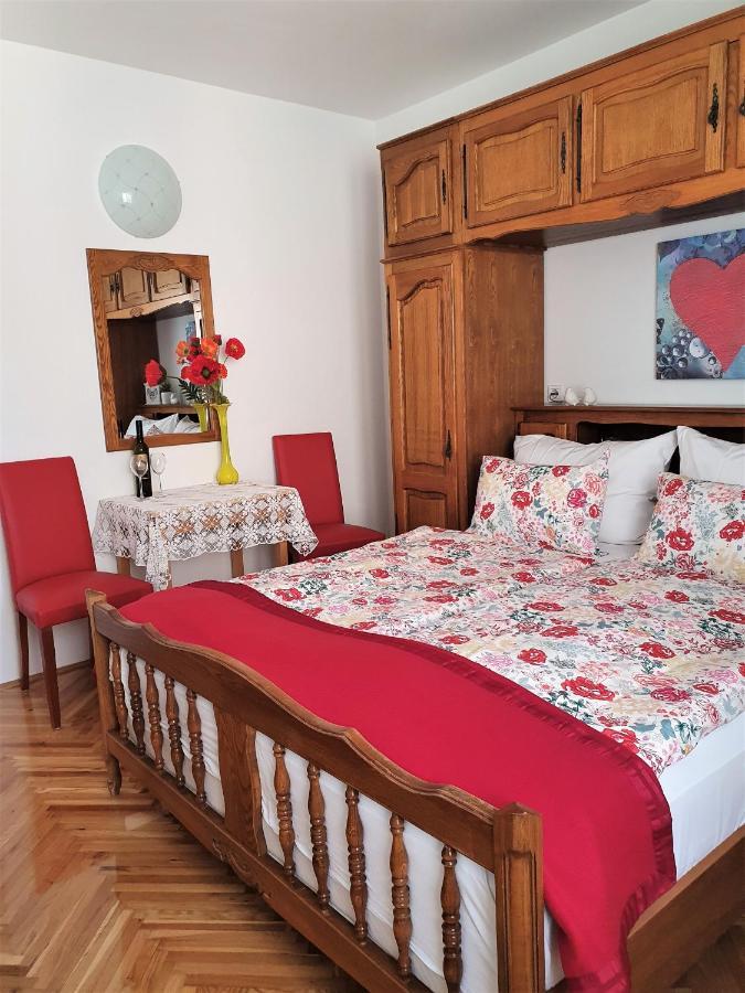 F• R• I• E• N• D• S• Bed & Breakfast Novalja Exterior foto