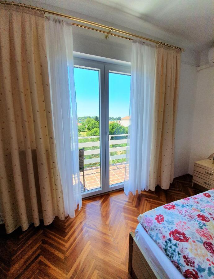 F• R• I• E• N• D• S• Bed & Breakfast Novalja Exterior foto